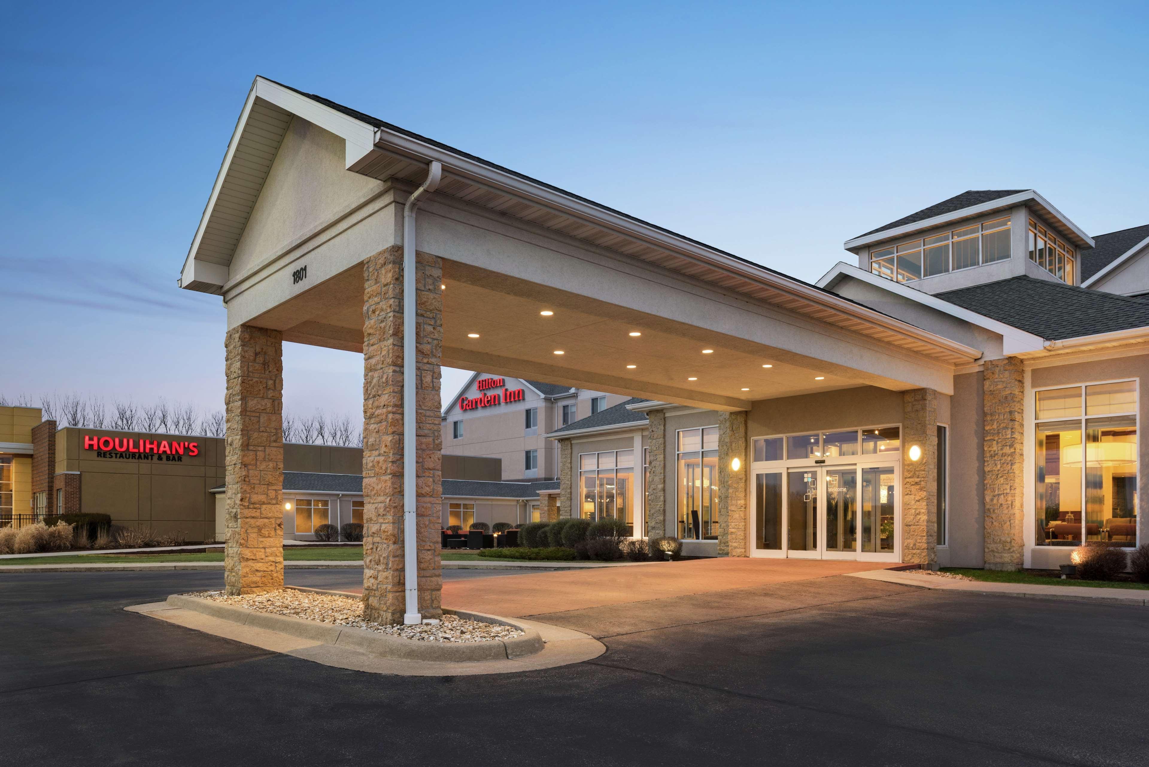 Hilton Garden Inn Dubuque Downtown Exterior foto