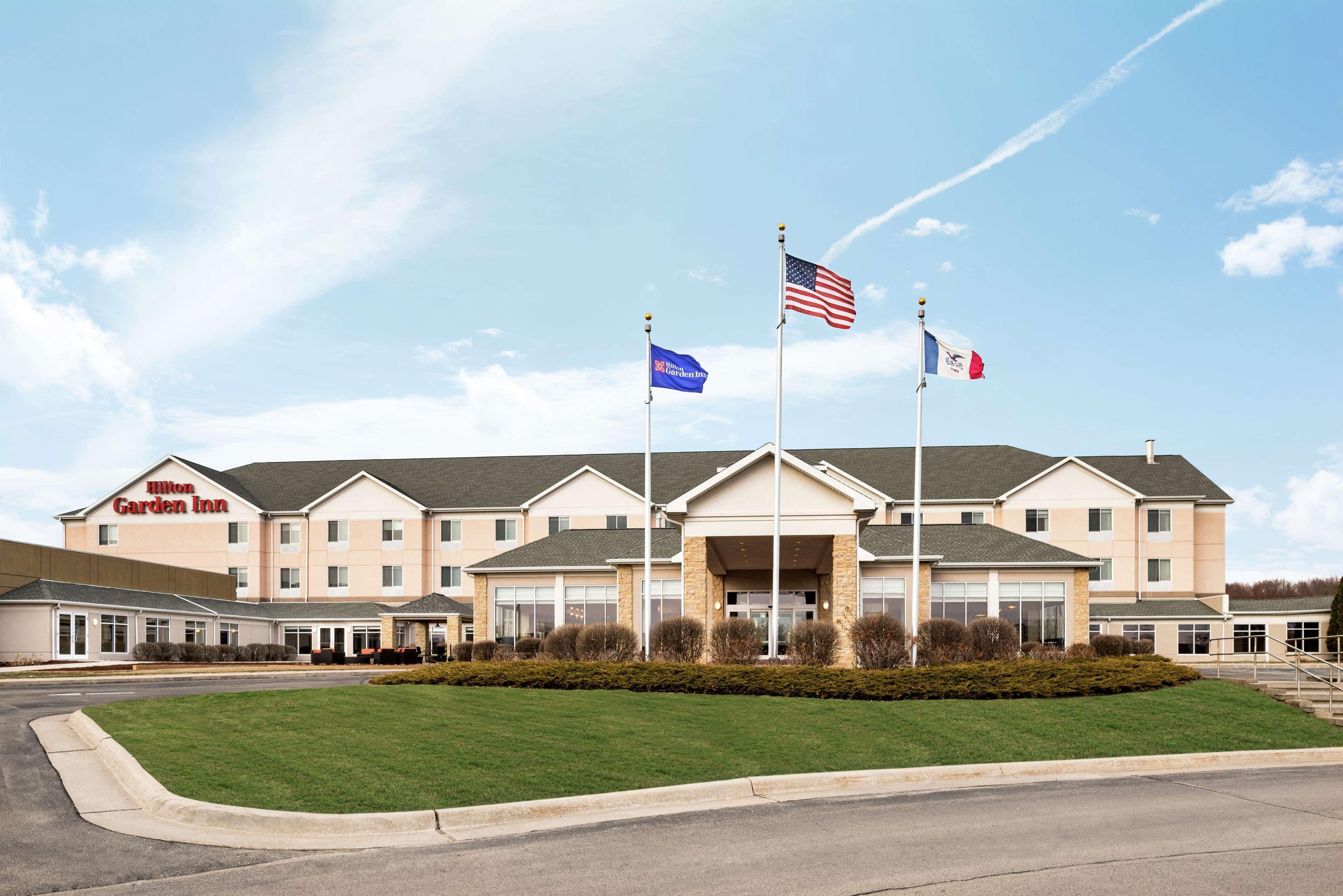 Hilton Garden Inn Dubuque Downtown Exterior foto