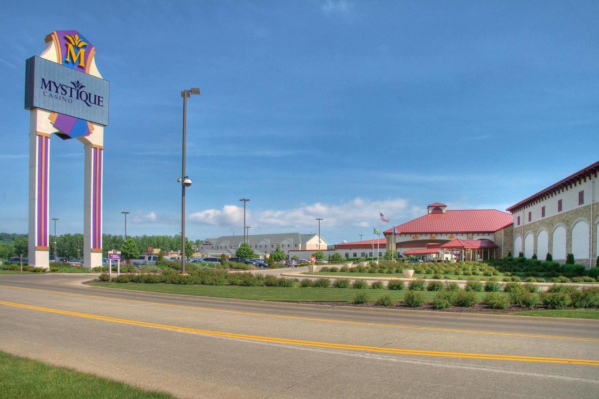 Hilton Garden Inn Dubuque Downtown Exterior foto